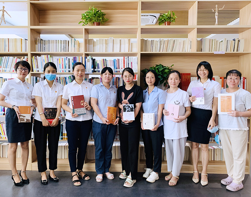学党史 办实事 | 平博网页登录集团工会女职委开展“玫瑰书香”主题阅读活动